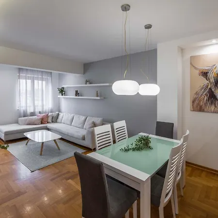 Marina With Free Parking * 노비사드