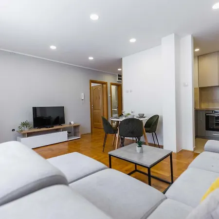 Marina With Free Parking * 노비사드