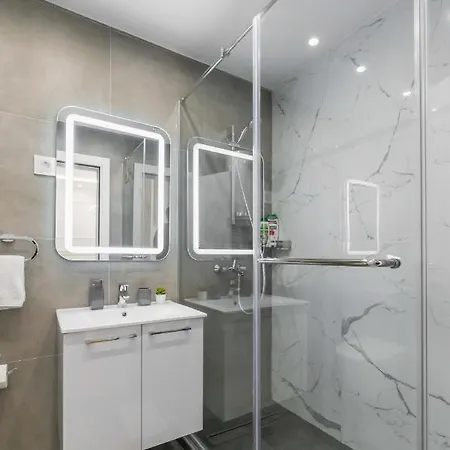 Marina With Free Parking 노비사드