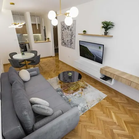 Marina With Free Parking 노비사드